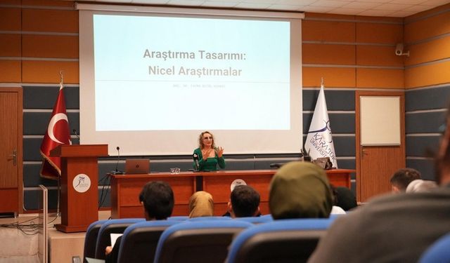 Tez Yazımında Yöntem ve Veri Analizi Semineri Yoğun İlgi Gördü!