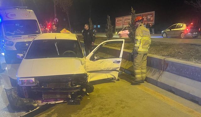 Eski Sanayi Kavşağı’nda Korkutan Kaza: İki Sürücü Hastaneye Kaldırıldı