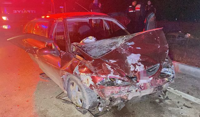 İki Otomobil Çarpıştı, 3’ü Çocuk 8 Kişi Yaralandı!