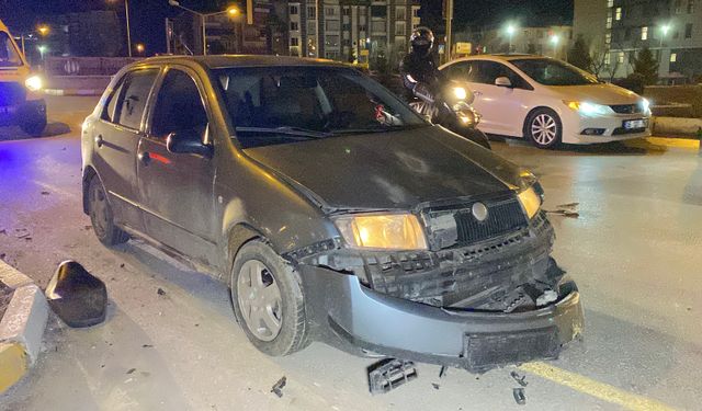 Kavşakta Kaza: Otomobil ile Motokurye Çarpıştı, 1 Yaralı