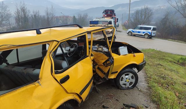 Kontrolden Çıkan Araç Hurdaya Döndü