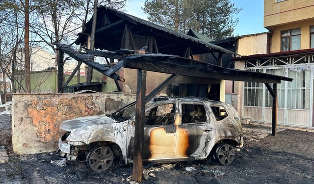 Şüpheli Yangın: Cip Küle Döndü, İş Yeri ve Kamelya Zarar Gördü