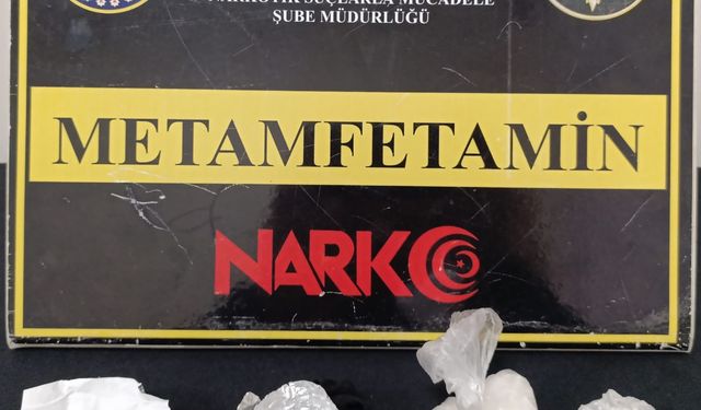 Durdurulan Araçtan Çıkanlar Şaşkına Çevirdi! 45 Gram Hap Ele Geçirildi