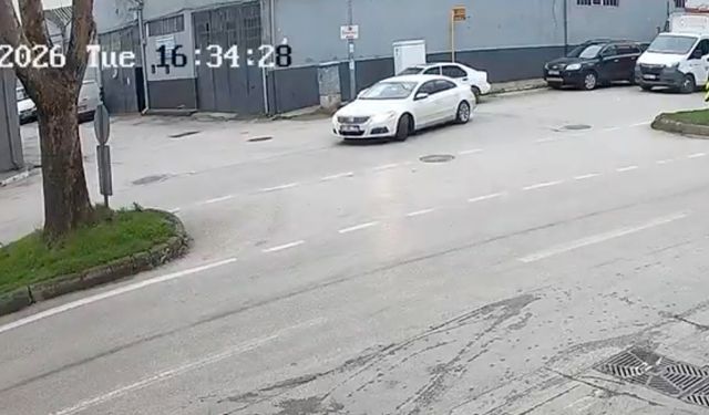 Kontrolsüz U Dönüşü Kazası: 1 Motosikletli Yaralandı, O Anlar Kamerada!