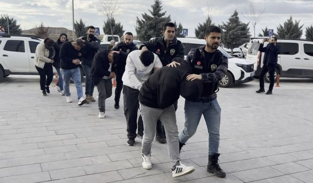 Narkotik Ekiplerinden Şafak Operasyonu! 8 Kişi Yakalandı