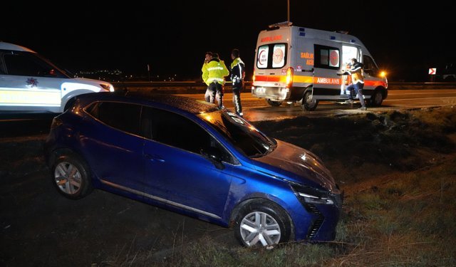 Otomobil Şarampole Devrildi, Sürücü Ortadan Kayboldu!