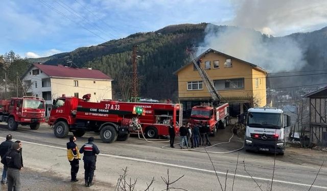 Sıra Köyü’nde Muhtarın Evinde Yangın Paniği