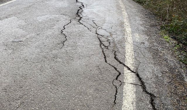 Yağış Sonrası Heyelan: Yollar Zarar Gördü, Ulaşım Kontrollü Sağlanıyor