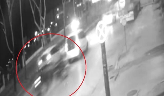 Gece Yarısı Korkunç Kaza: Otomobil Tırın Altına Girdi!