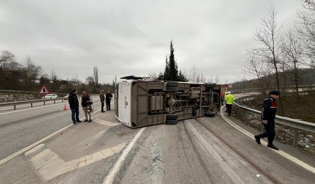 İşçi Servisi Devrildi: 1 Ölü, 20 Yaralı