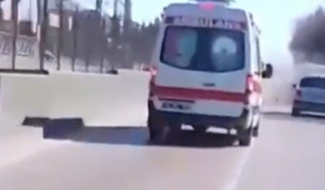 Kırmızı Işığı Son Anda Fark Ettiler: Zincirleme Kaza Kask Kamerasına Yansıdı!