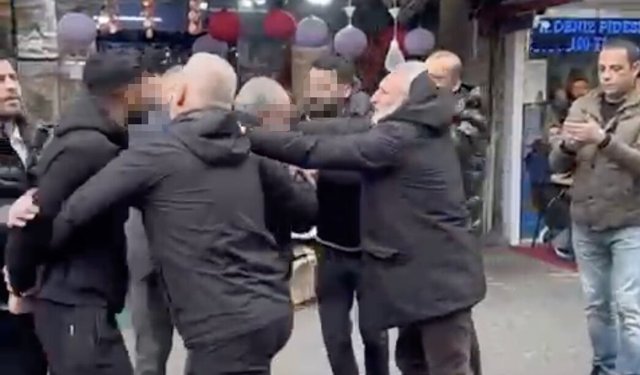 Seyyar Satıcı Zabıta Ekibine Saldırdı