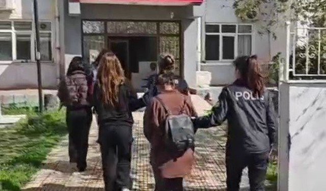 Suç Kayıtları Kabardı: 3 Kadın Hırsız Yakalandı