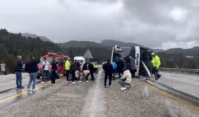 Yolcu Otobüsü Devrildi: Çok Sayıda Yaralı!