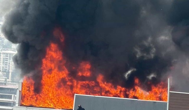 Çatıdaki Yangın Paniğe Neden Oldu!