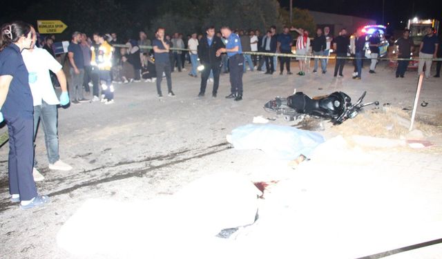 Çöp Kamyonu ile Çarpışan Motosikletteki 2 Genç Öldü