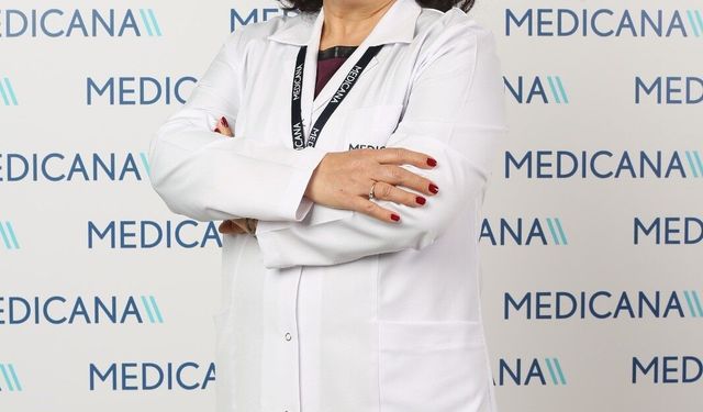 Uzmandan Bahar Uyarısı: Parlak Cilt İçin Su Şart!