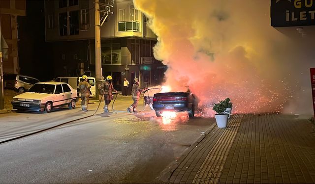 Seyir halindeki otomobil alevlere teslim oldu!