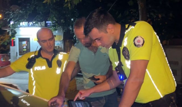 Alkol Denetiminde İlginç Anlar! 3.59 Promil Çıktı, Şarkı Söylemeye Başladı