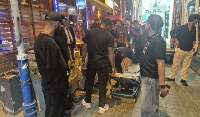 Barlar Sokağı'nda Bıçaklı Kavga! 1 Kişi Yaralandı
