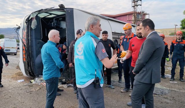Yolcu Otobüsü Devrildi! 41 Yaralı, 3'ünün Durumu Ağır!