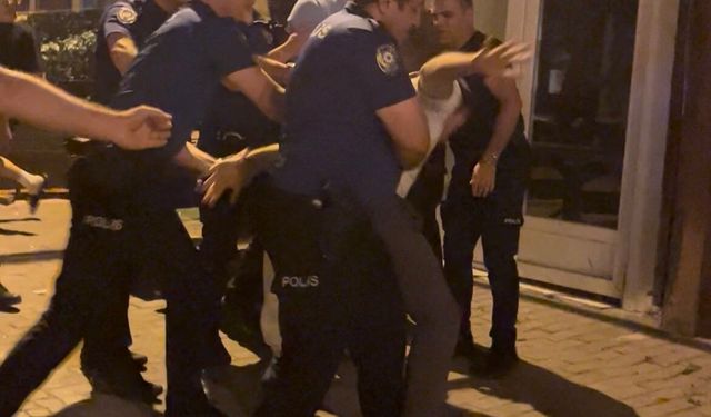 Polisin Yanında Bile Durmadılar! Kavga Kamerada