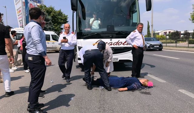 Yola Aniden Çıktı, Yolcu Otobüsü Çarptı