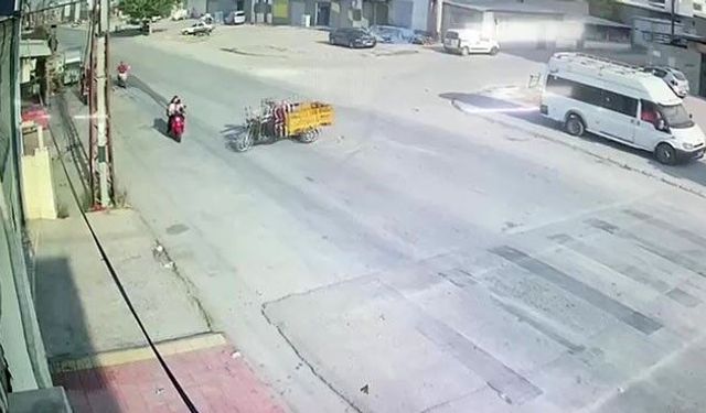 Çocuklarını Okula Götürüyordu! Ehliyetsiz Sürücü Çarptı