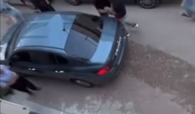 Otomobille Gelince Gerginlik Arttı! Vatandaşlar Kavgayı Önledi