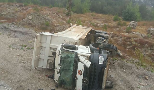 Yağış Kazayı Beraberinde Getirdi: Kamyon Şarampole Yuvarlandı