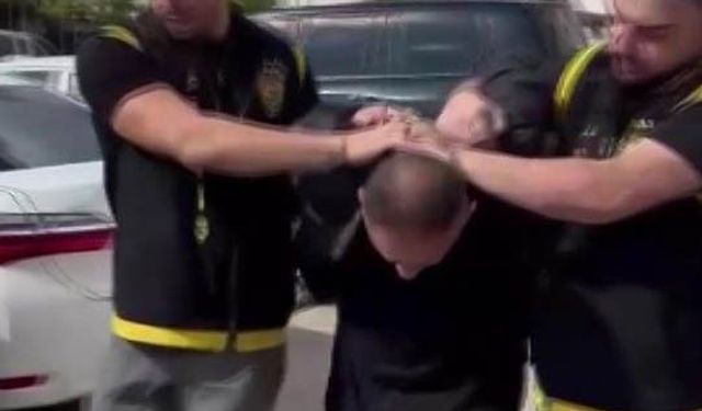 Kapı Kilidini Penseyle Kırıp Eve Girdi: Hırsızlık Kamerada