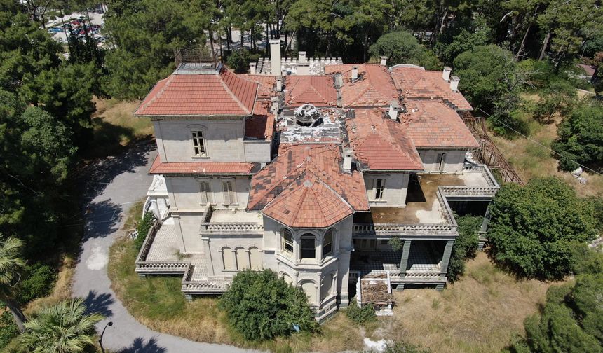 Talan edilen Forbes Köşkü artık 24 saat korunuyor