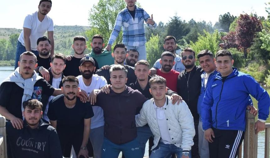 Genç Yarenler taraftar grubu 1074 Çankırı Spor oyuncularıyla buluştu
