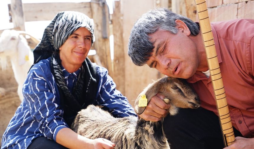 “Eşimle ikimiz görme engelli olsak da bunların üstesinden gelebiliyoruz”