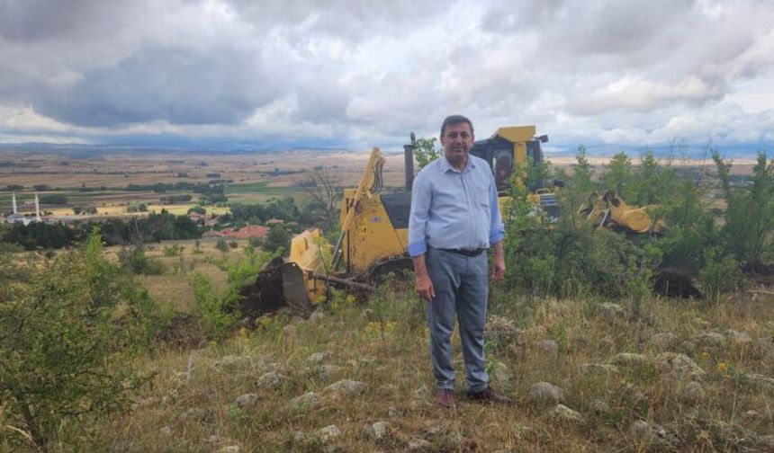 Atkaracalar'da Ilıpınar Mahallesi Pınarbaşı Mevkiinde Yol Açma Çalışmaları Başladı