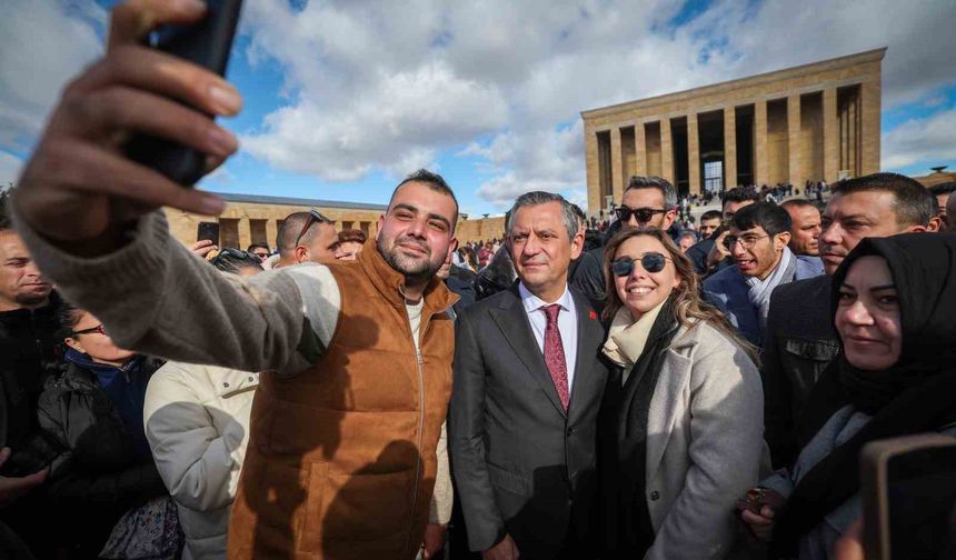 CHP Genel Başkanı Özgür Özel, 24 Kasım Öğretmenler Günü’nde Anıtkabir’i ziyaret etti