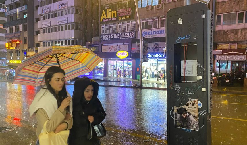 Başkentte Ani Hava Değişimi: Dolu Yağışı Hayatı Aksattı