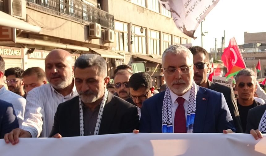 Bakan Işıkhan Mardin’de Gazze İçin Sokakta Zulme Sessiz Kalmıyoruz