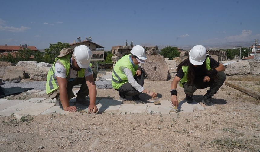 Niğde’de 7 Ayrı Noktada Kazılar Sürüyor: Binlerce Yıllık Tarih Gün Yüzüne Çıkıyor