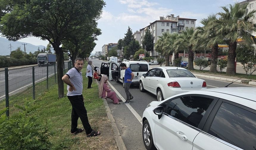 Orhangazi’de Zincirleme Kaza: İki Çocuk Yaralandı