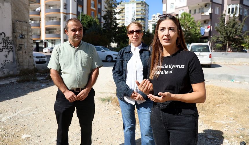 Adana’da Deprem Davası Öncesi Aileler Enkaz Alanında Toplandı