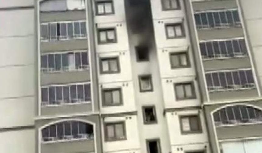 Apartman Yangınında Mahsur Kalan Kadın İtfaiye Tarafından Kurtarıldı