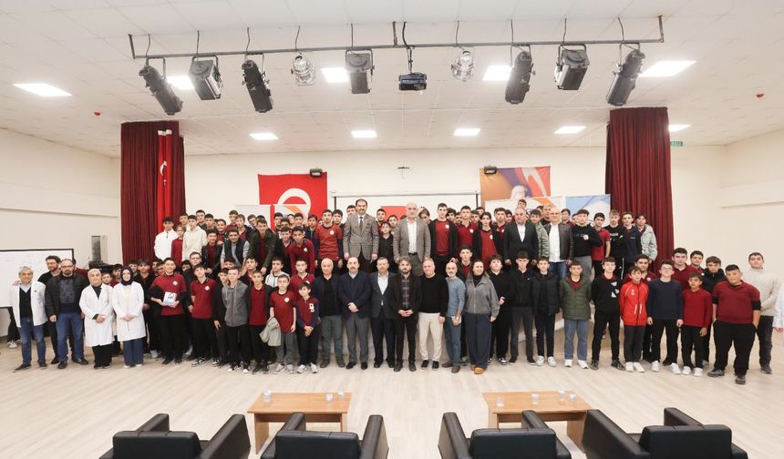 Başkan Sandıkçı’dan Eğitim Seferberliği: Üniversite Kazanan Her Öğrenciye Burs!