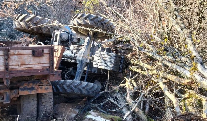 Boyabat’ta Kaza Alarmı: Traktör Devrildi, Yaralılar Hastaneye Kaldırıldı