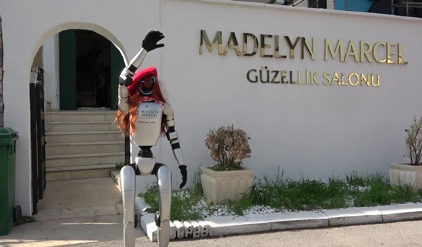 Güzellik Salonunun Yeni Çalışanı Robot Oldu!