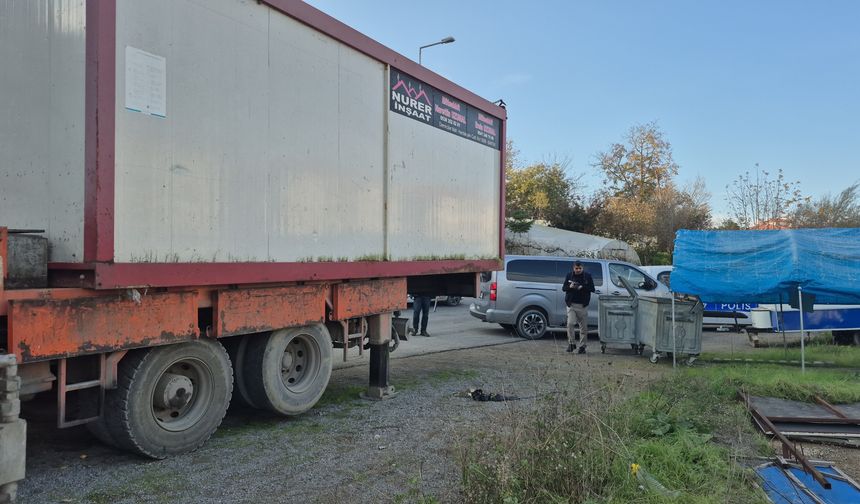 Tırdaki Konteynerin Üzerinden Düşen İşçi Hastanede Yaşam Savaşı Veriyor