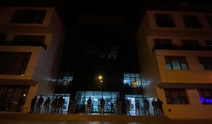 Geceyi Sarsan Baskın! Belediye Çalışanları Tek Tek Alındı