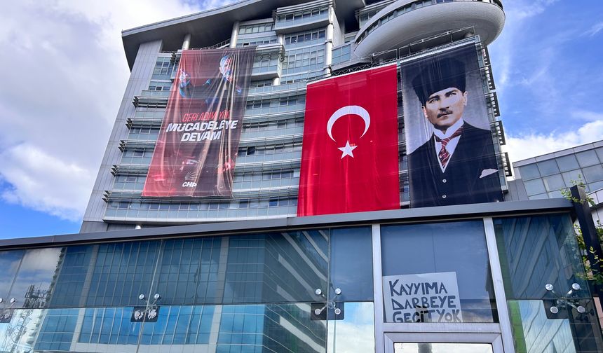 CHP Genel Merkezi Önünde Ortalık Karıştı!