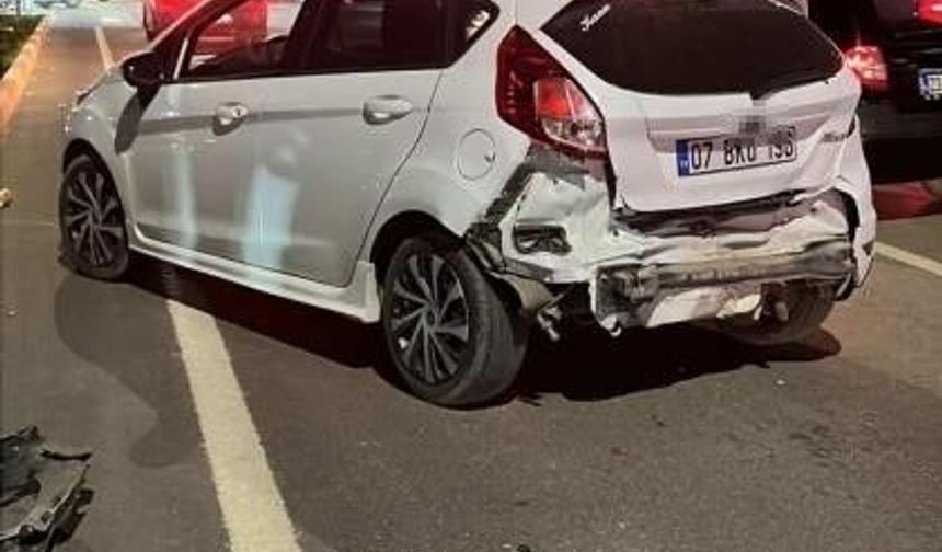 Makas Atan Araç Kazaya Neden Oldu: 2 Yaralı