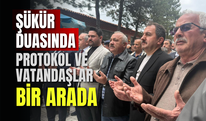 Şükür Duasında Protokol ve Vatandaşlar Bir Arada